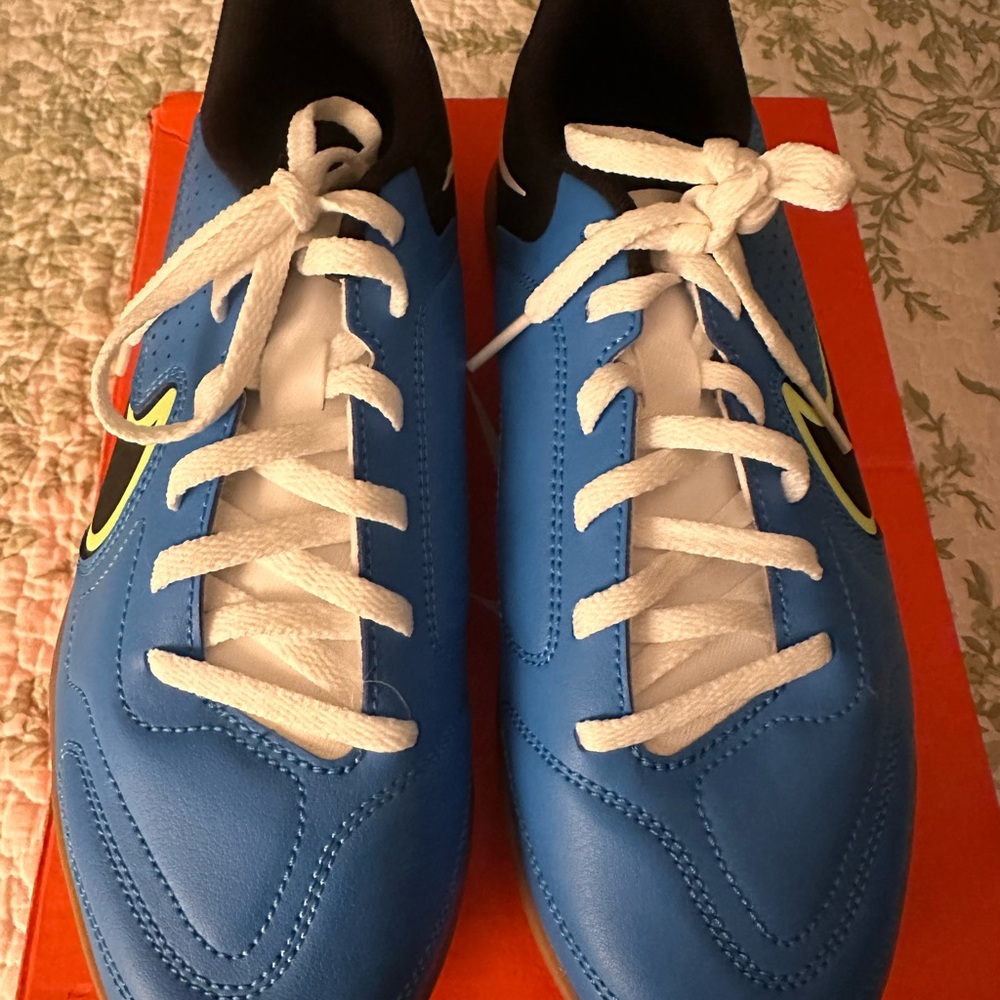 Nike kids Blue and Black Soccer Shoes size 5